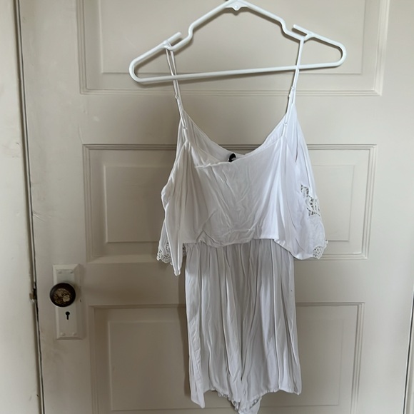 White romper - Picture 3 of 3